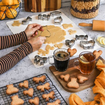 WYKRAWACZ DO CIASTEK 18szt