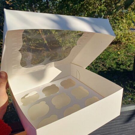 PUDEŁKO Z WKŁADEM NA 9 MUFFINEK 25x25x9 cm